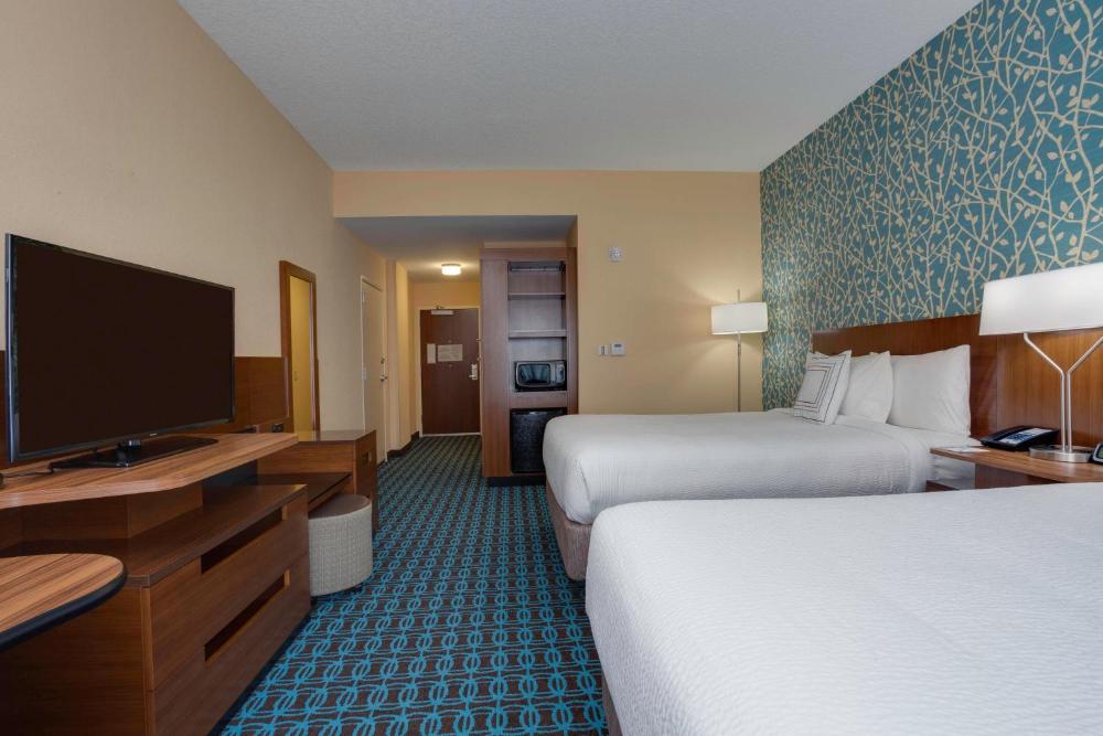 Queen Room with Two Queen Beds, Roll-In Shower and Transfer Shower - Mobility Access interior